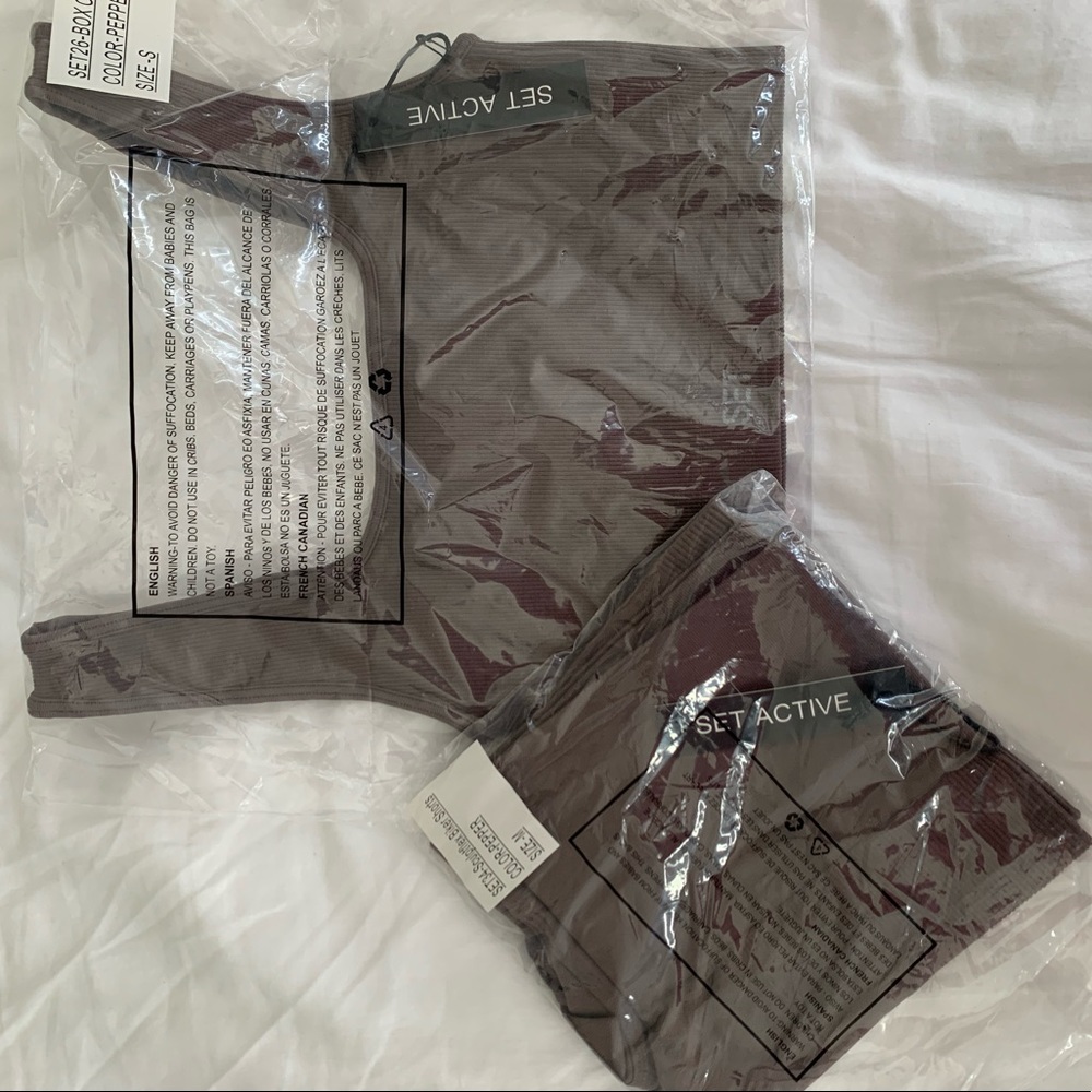 BRAND NEW set active set!